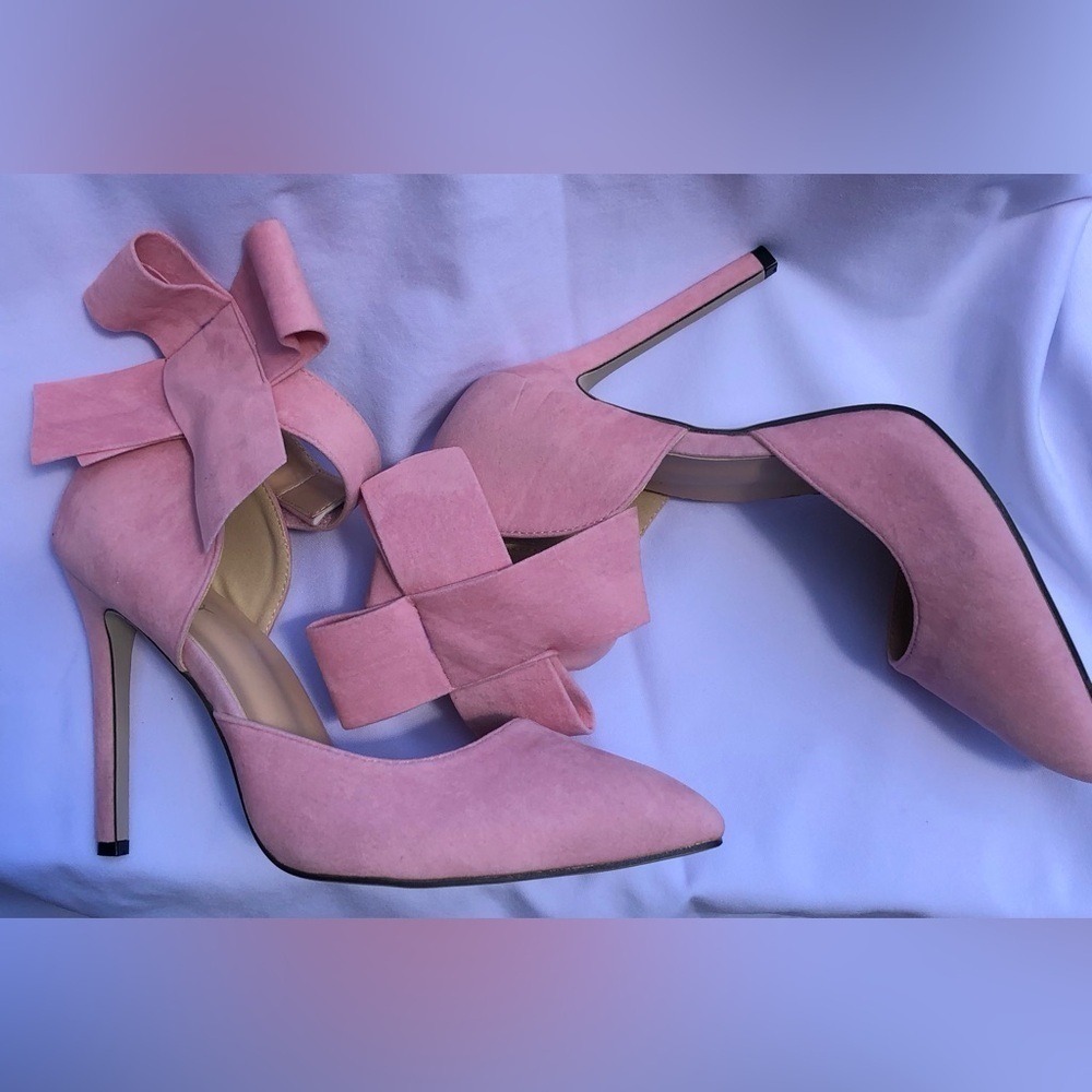 MM July, size 42, size 11 pink 4.5 inch heels, velvet like material. Bow strap - Picture 7 of 16